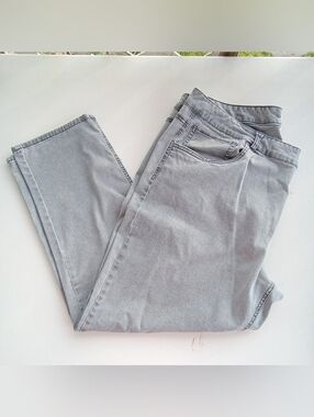 Maurices Women's Size 22 Straight Leg Jeans in Light Gray